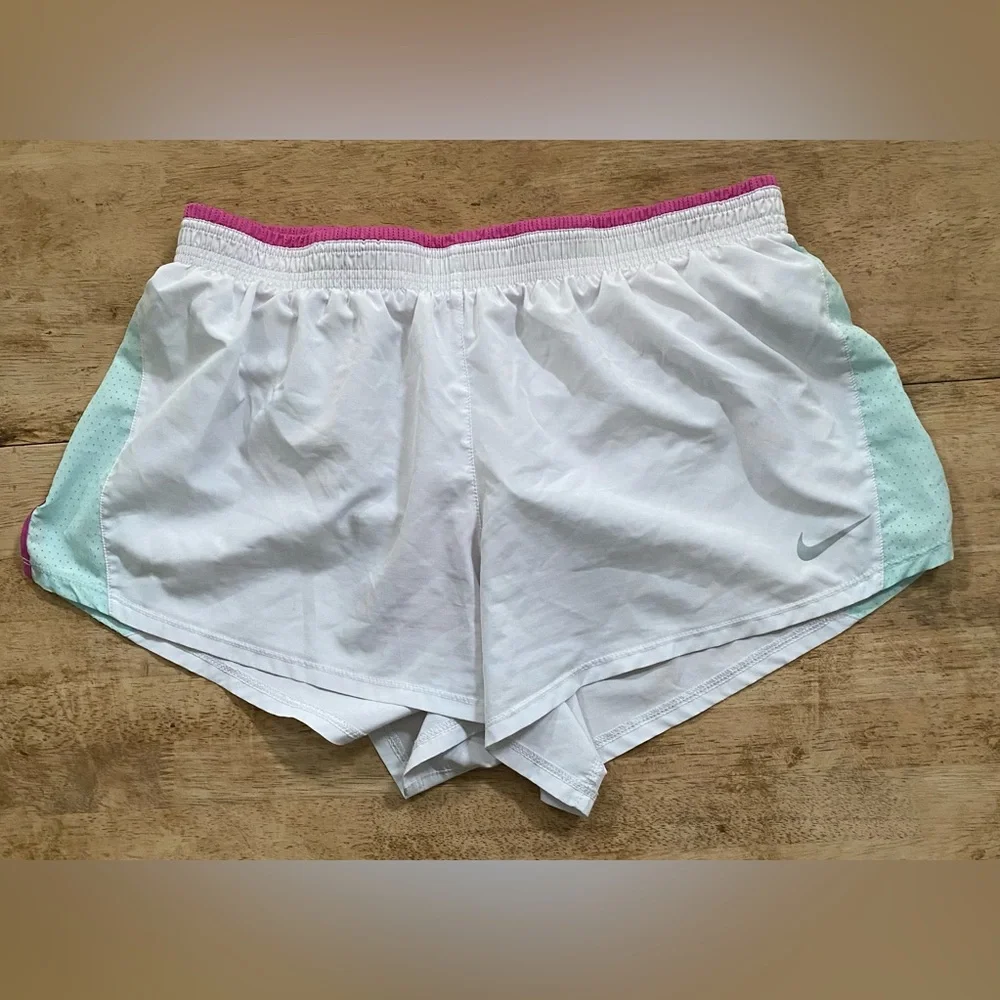 Nike Dri Fit Women’s Sz XXL White 10K Running‎ Shorts